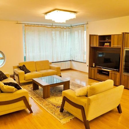 City Center Grand Apartment - Three-Bedroom, Free Parking 塞拉耶佛 外观 照片