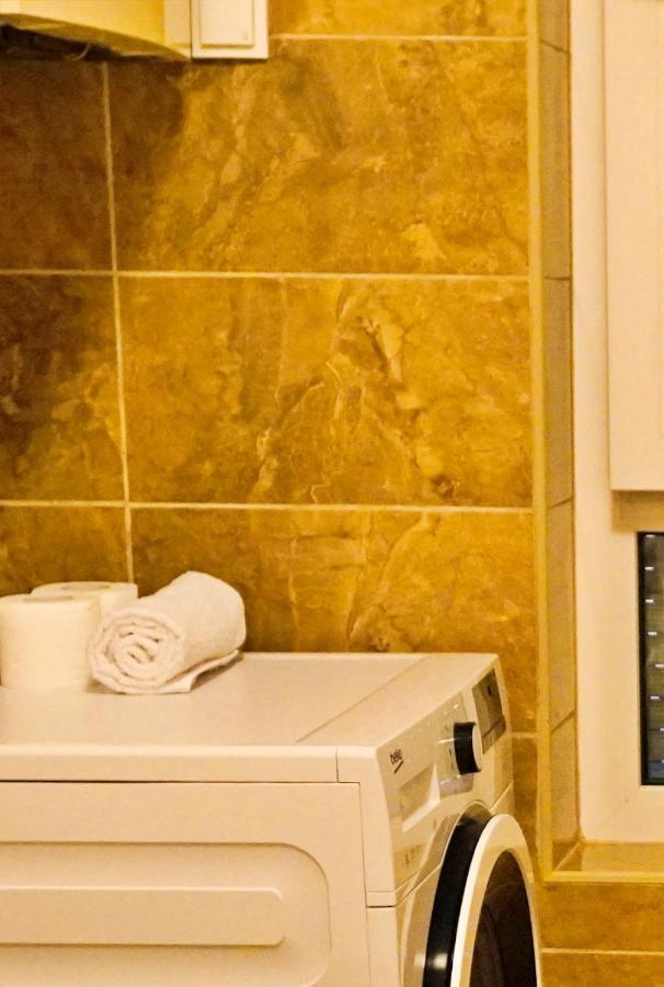 City Center Grand Apartment - Three-Bedroom, Free Parking 塞拉耶佛 外观 照片