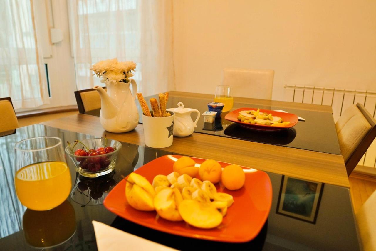 City Center Grand Apartment - Three-Bedroom, Free Parking 塞拉耶佛 外观 照片