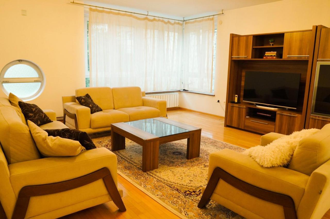 City Center Grand Apartment - Three-Bedroom, Free Parking 塞拉耶佛 外观 照片