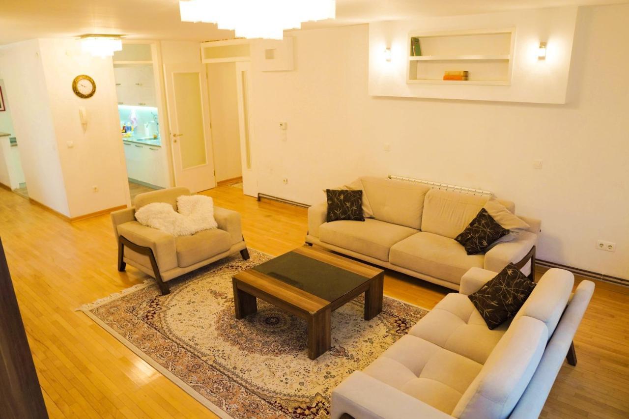 City Center Grand Apartment - Three-Bedroom, Free Parking 塞拉耶佛 外观 照片