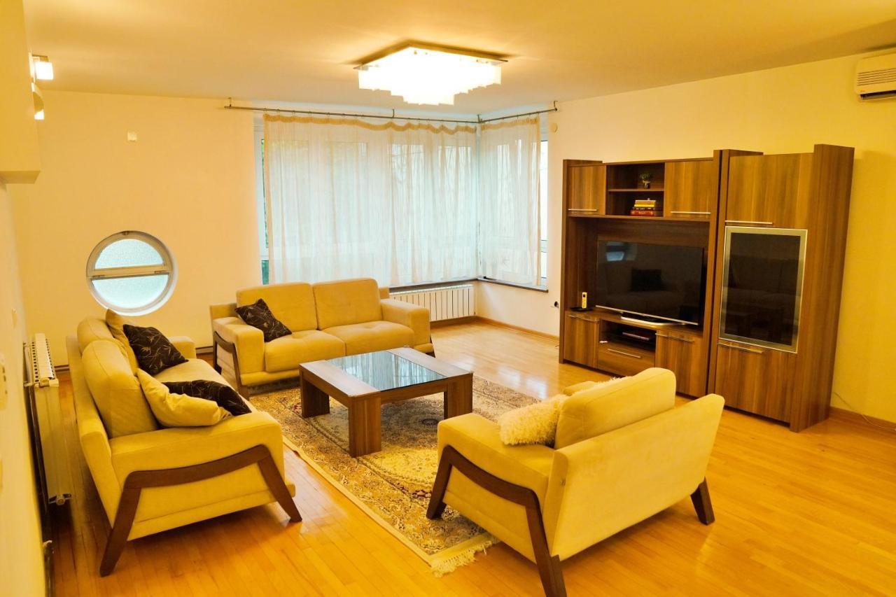 City Center Grand Apartment - Three-Bedroom, Free Parking 塞拉耶佛 外观 照片