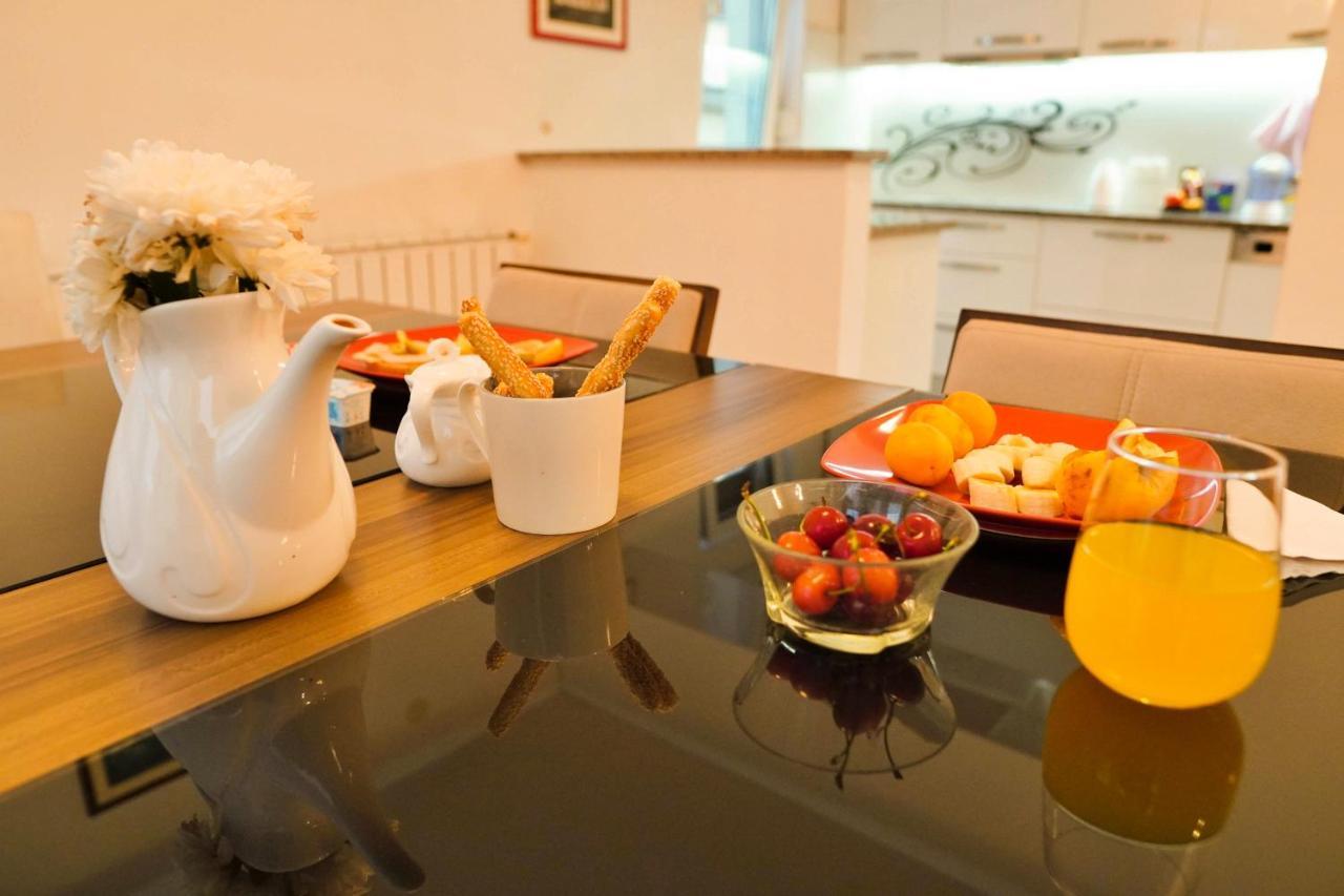 City Center Grand Apartment - Three-Bedroom, Free Parking 塞拉耶佛 外观 照片