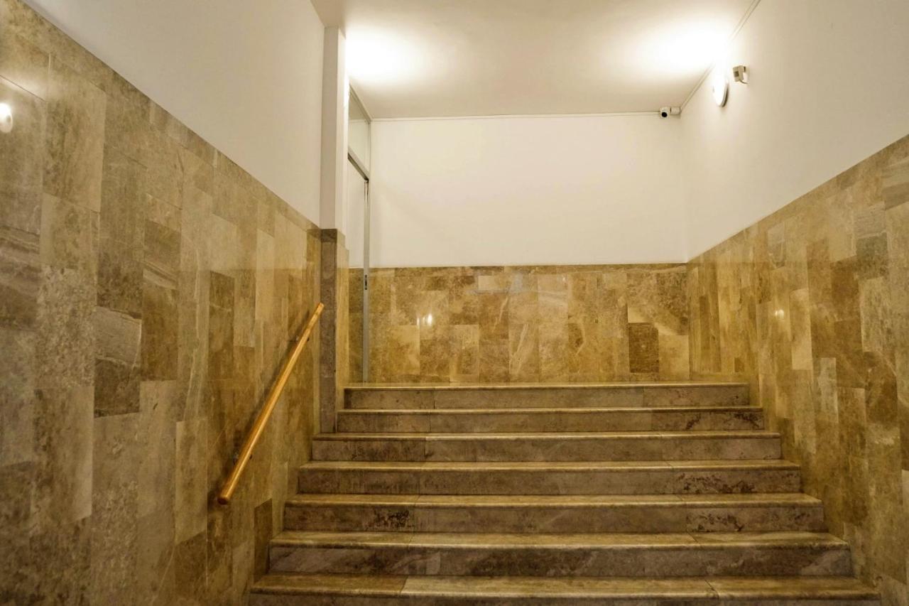 City Center Grand Apartment - Three-Bedroom, Free Parking 塞拉耶佛 外观 照片