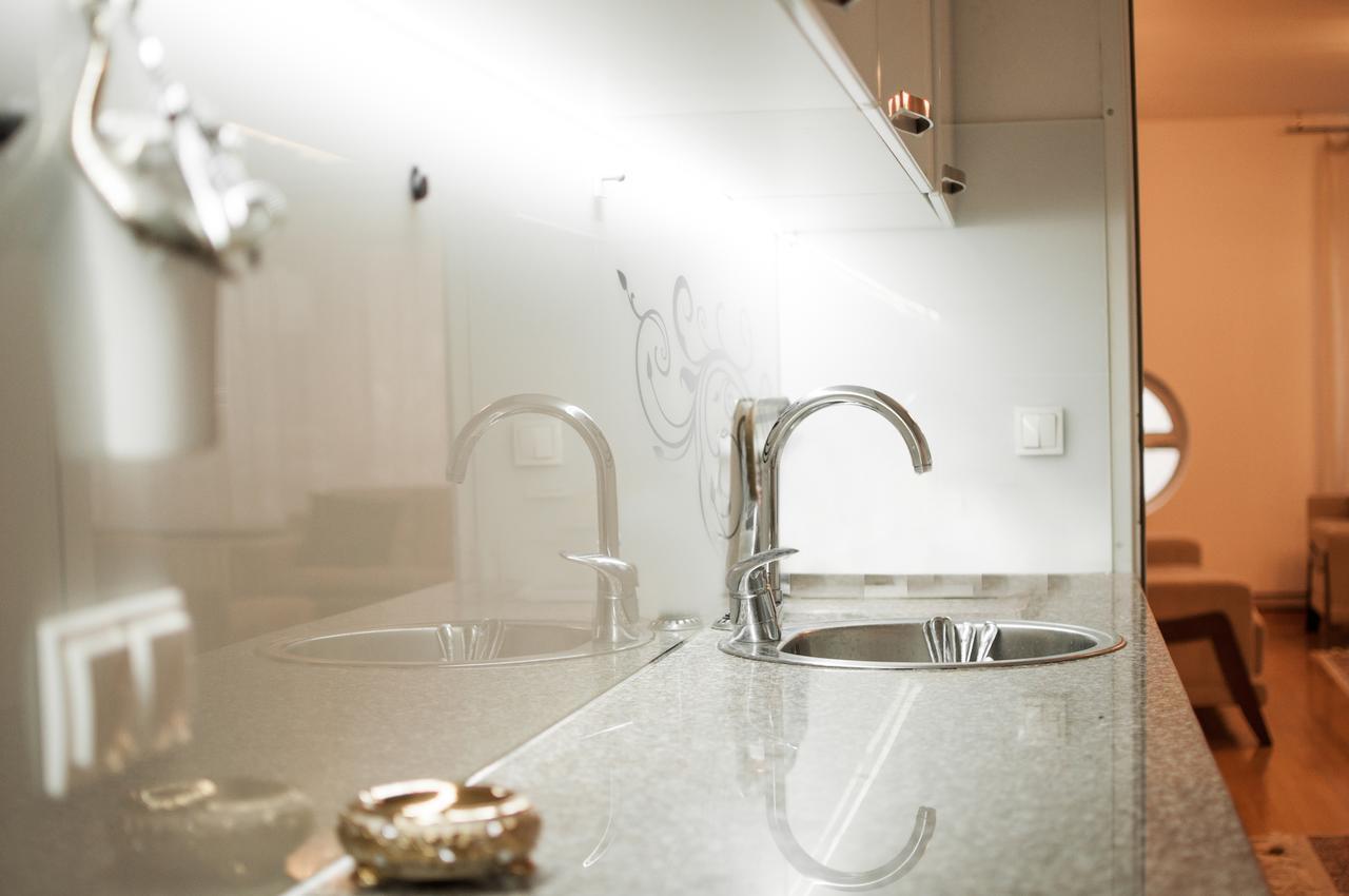 City Center Grand Apartment - Three-Bedroom, Free Parking 塞拉耶佛 外观 照片